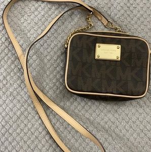 Small cross body Michael Kors